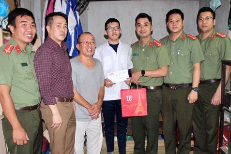 Đoàn Thanh niên 3 đơn vị trao học bổng “Cùng em đến trường”